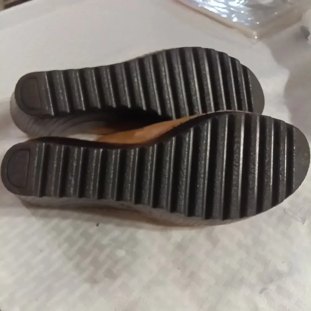 B.O.C. Women’s Wenaha Tan Slide On Leather Sandals Size 10M Clogs